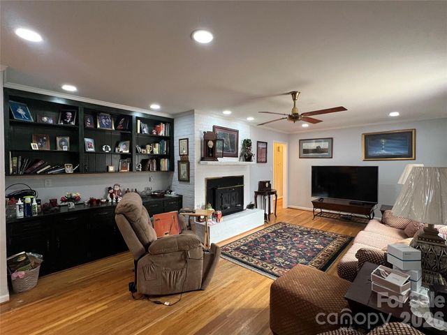 4635 Cloverdale Avenue, Charlotte, NC 28212