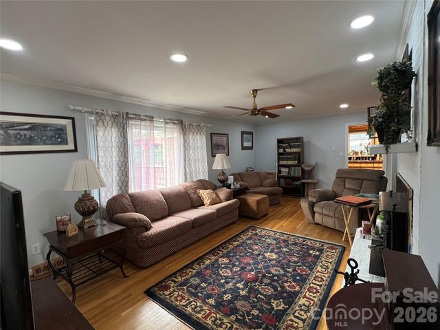 4635 Cloverdale Avenue, Charlotte, NC 28212