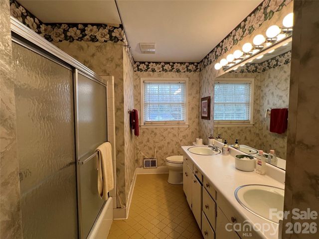 4635 Cloverdale Avenue, Charlotte, NC 28212