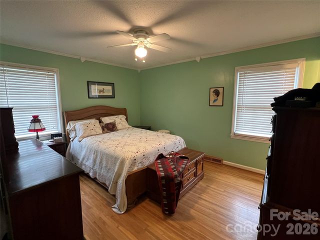 4635 Cloverdale Avenue, Charlotte, NC 28212