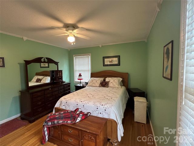 4635 Cloverdale Avenue, Charlotte, NC 28212