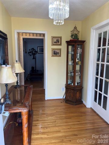 4635 Cloverdale Avenue, Charlotte, NC 28212