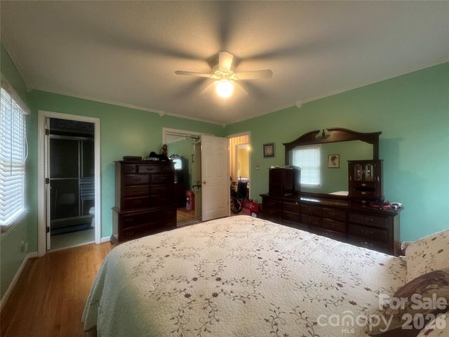 4635 Cloverdale Avenue, Charlotte, NC 28212