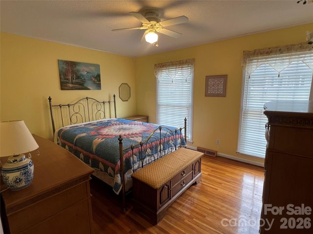 4635 Cloverdale Avenue, Charlotte, NC 28212