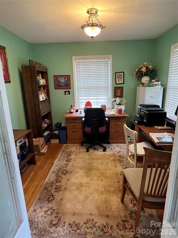 4635 Cloverdale Avenue, Charlotte, NC 28212