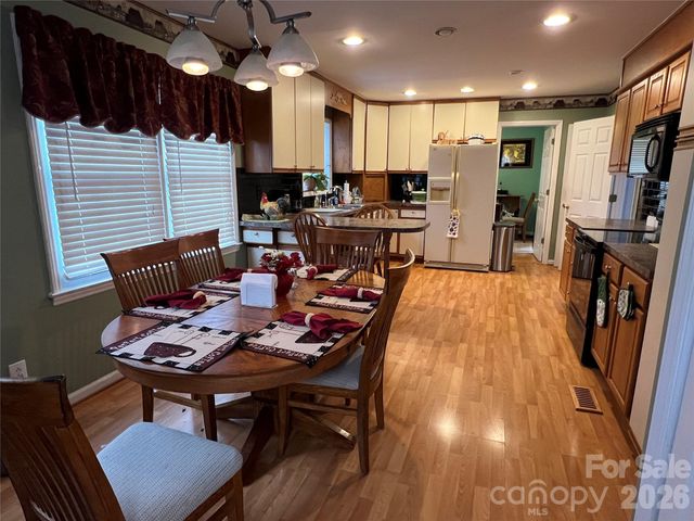 4635 Cloverdale Avenue, Charlotte, NC 28212