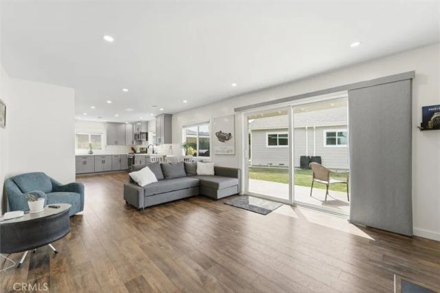 3329 N Los Coyotes Diagonal, Long Beach, CA 90808