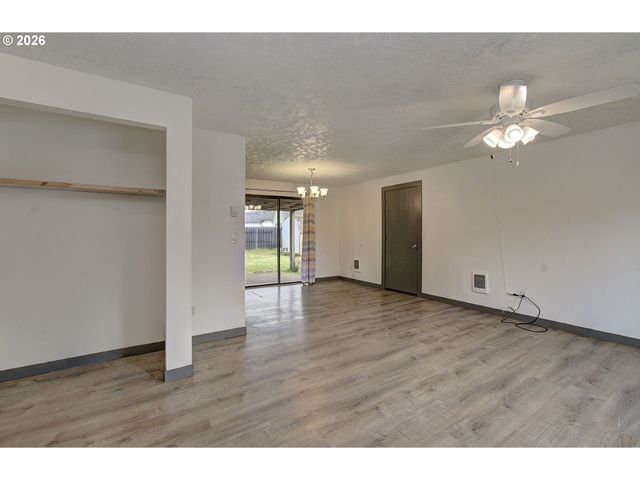 3915 Ne 137TH Ave, Vancouver, WA 98682