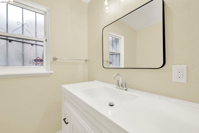 2170 104Th Ave, Oakland, CA 94603