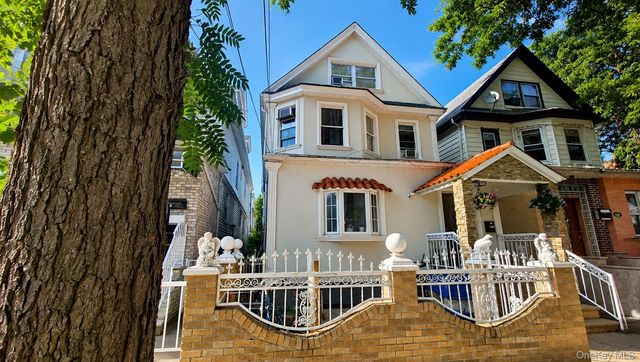 9425 40th Drive, Elmhurst, NY 11373