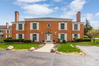 120 Carriage Way Drive B101, Burr Ridge, IL 60527