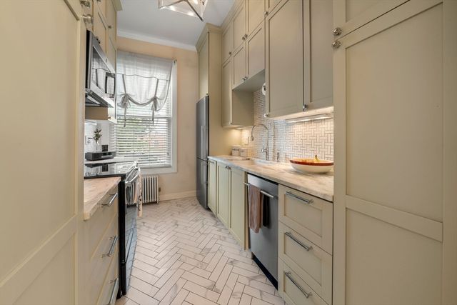 554 E 4th St 1B, Boston, MA 02127