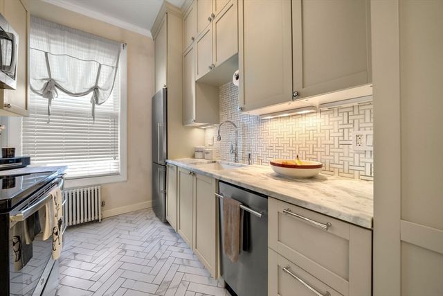 554 E 4th St 1B, Boston, MA 02127
