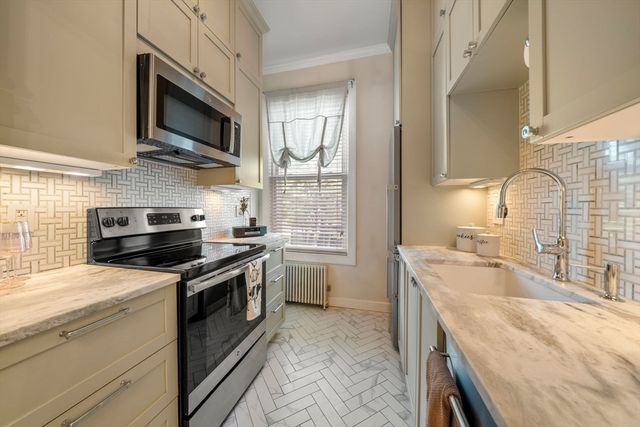 554 E 4th St 1B, Boston, MA 02127