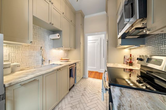 554 E 4th St 1B, Boston, MA 02127
