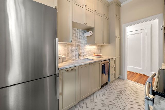 554 E 4th St 1B, Boston, MA 02127