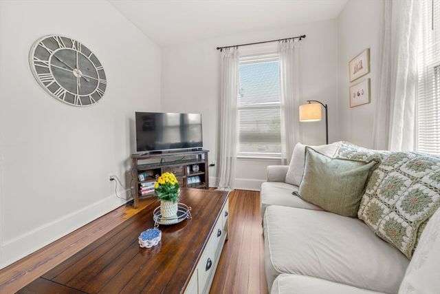 554 E 4th St 1B, Boston, MA 02127