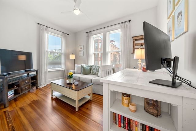 554 E 4th St 1B, Boston, MA 02127