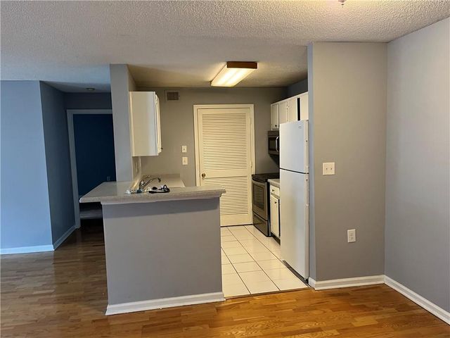 612 Granville Court, Atlanta, GA 30328