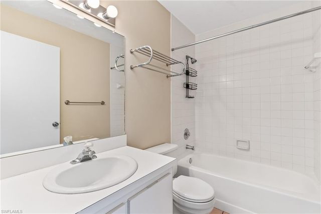 9305 Lake Park DR # 204, Fort Myers, FL 33919