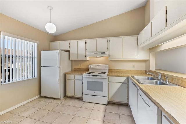 9305 Lake Park DR # 204, Fort Myers, FL 33919