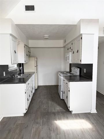 4211 Marsh Street, Bryan, TX 77803