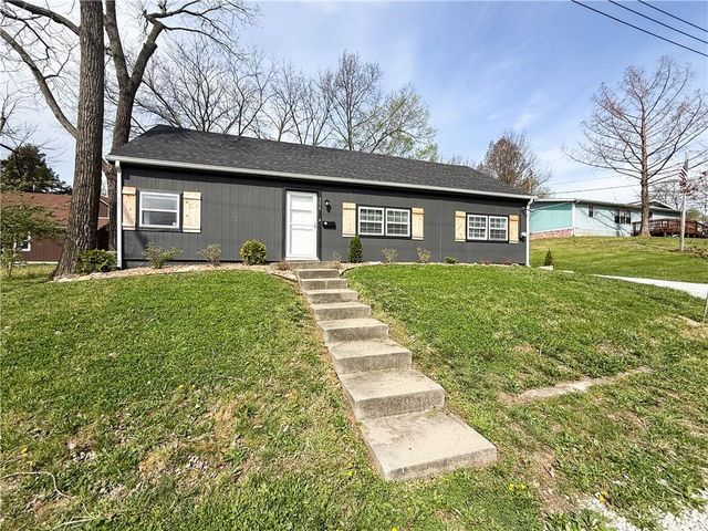 200 N Harrison Street, Freeman, MO 64746