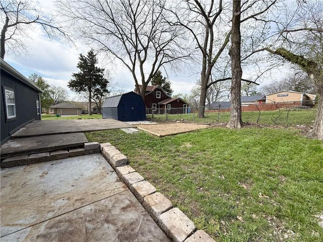 200 N Harrison Street, Freeman, MO 64746