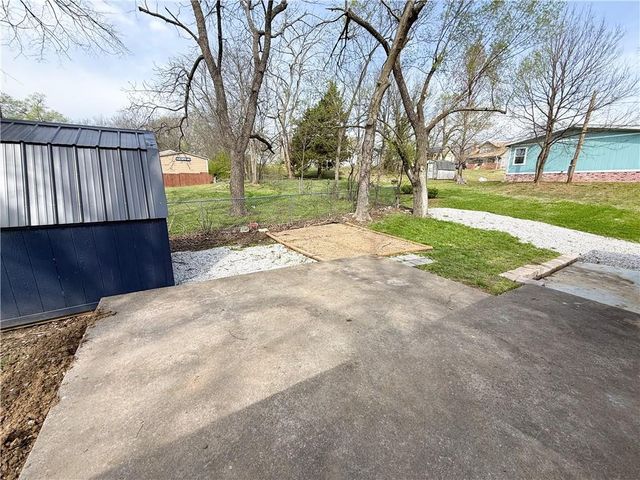 200 N Harrison Street, Freeman, MO 64746