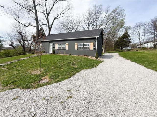 200 N Harrison Street, Freeman, MO 64746