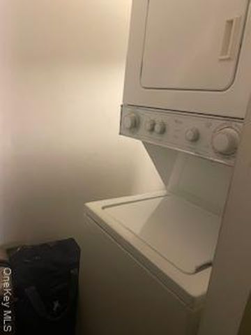 34-51 Leavitt Street 2B, Flushing, NY 11354