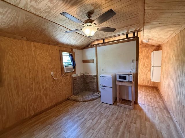 1362 Woodridge, Eustace, TX 75124