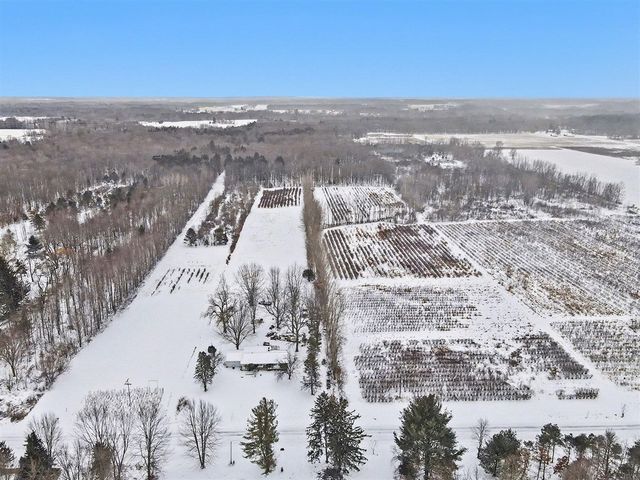61199 County Road 380, Bangor, MI 49013