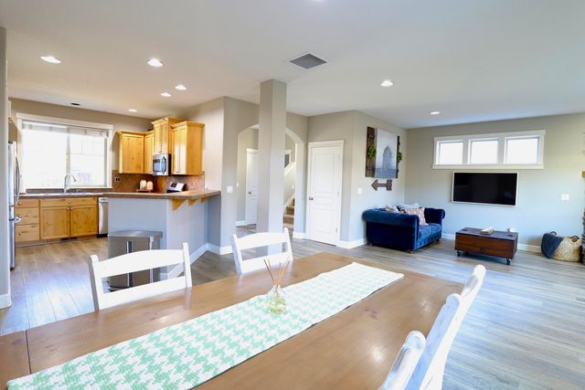 2773 NW Greenwood Avenue, Redmond, OR 97756