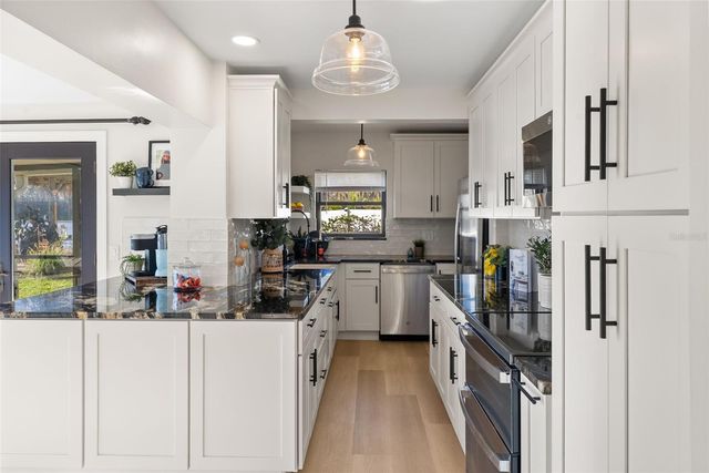 122 LAKE DRIVE, Lutz, FL 33548