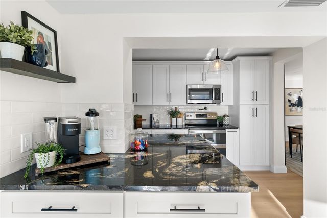 122 LAKE DRIVE, Lutz, FL 33548