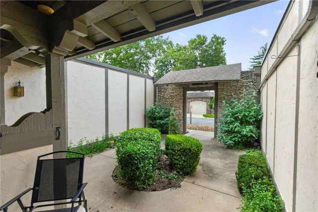 10215 Conser Street, Overland Park, KS 66212