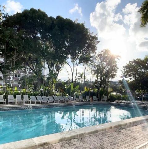 3703 NE 166th St 602, North Miami Beach, FL 33160