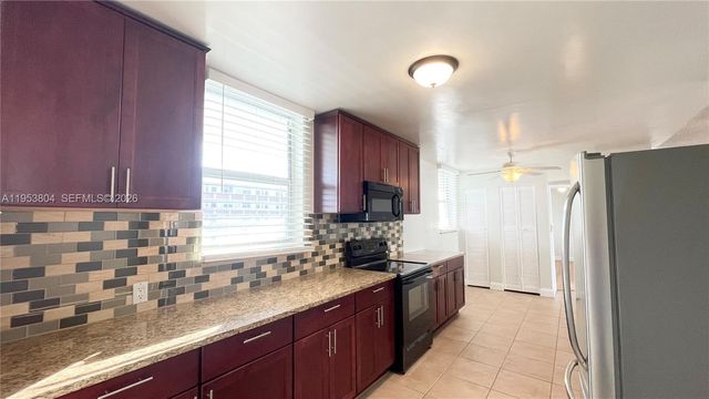 3703 NE 166th St 602, North Miami Beach, FL 33160