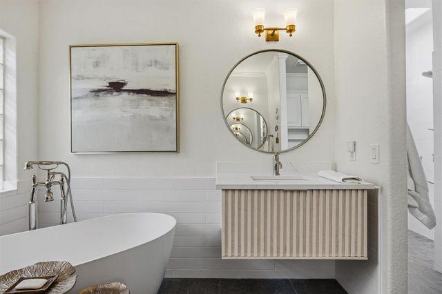 700 Shadow Hill RD, Horseshoe Bay, TX 78657