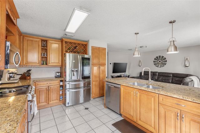 317 SW 191st Terrace, Pembroke Pines, FL 33029