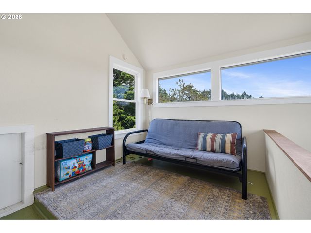 552 HIGHWAY 101, Rockaway Beach, OR 97136