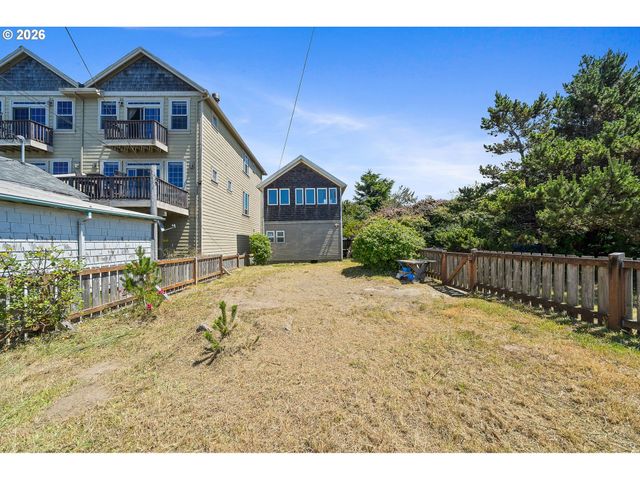 552 HIGHWAY 101, Rockaway Beach, OR 97136