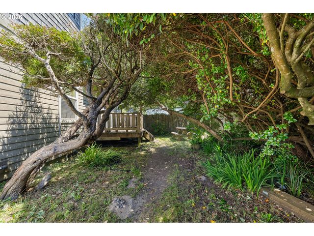 552 HIGHWAY 101, Rockaway Beach, OR 97136