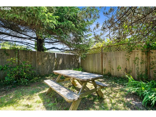 552 HIGHWAY 101, Rockaway Beach, OR 97136