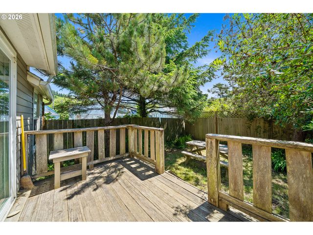 552 HIGHWAY 101, Rockaway Beach, OR 97136