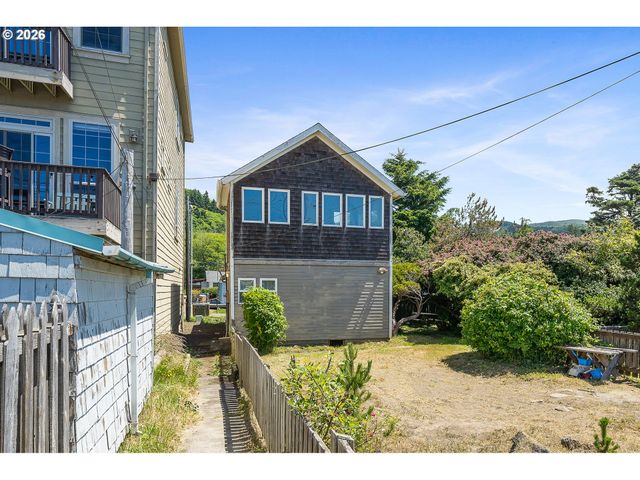 552 HIGHWAY 101, Rockaway Beach, OR 97136