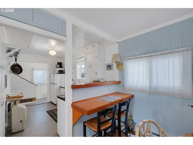 552 HIGHWAY 101, Rockaway Beach, OR 97136