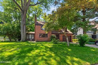 3425 Brantford Road, Ottawa Hills, OH 43606