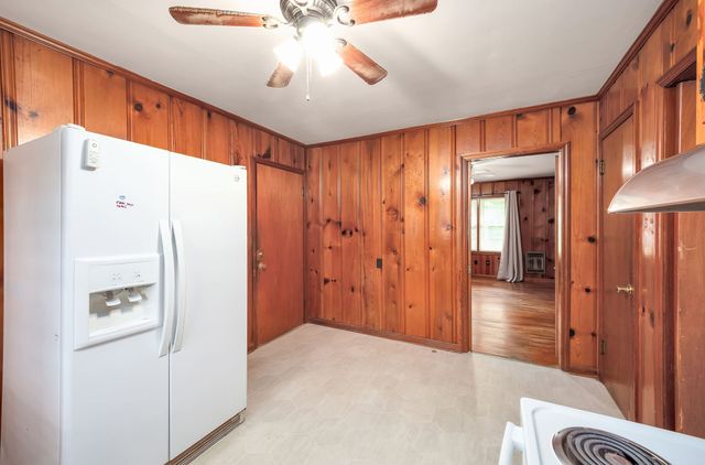 649 Natchez Trace Dr, Lexington, TN 38351